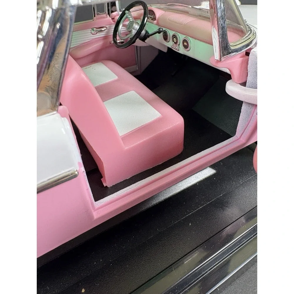 Road Signature 1955 Ford Fairlane Crown Victoria Pink White 1:18 Diecast